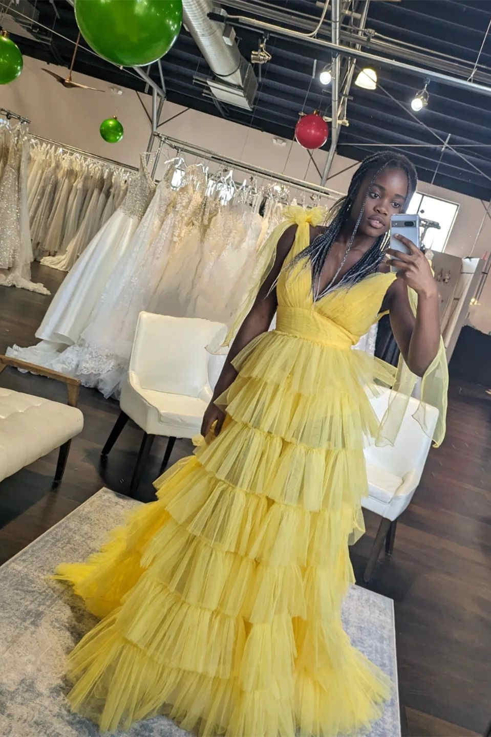A-line layered thin gauze V-neck with a split floor and ruffled edge for a ball dress