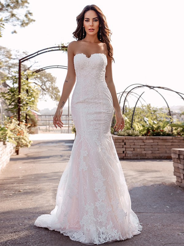 Loudspeaked herringbone skirt sweet heart-shaped sleeveless lace decal sweeping strapless wedding dress