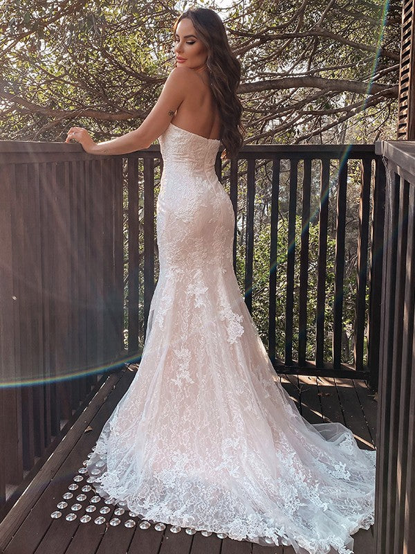Loudspeaked herringbone skirt sweet heart-shaped sleeveless lace decal sweeping strapless wedding dress