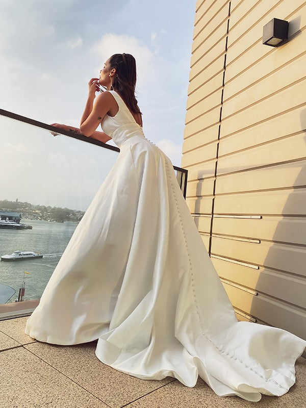 A-line skirt princess satin ruffled edge round top sleeveless strapless wedding dress