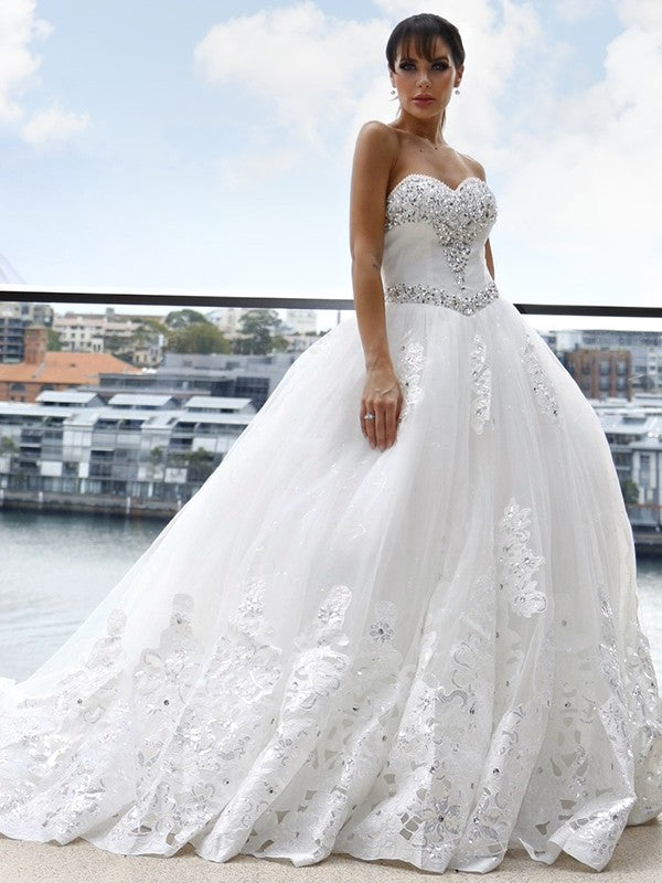 Elegant sheer sweetheart stickers sleeveless cathedral dress wedding dress