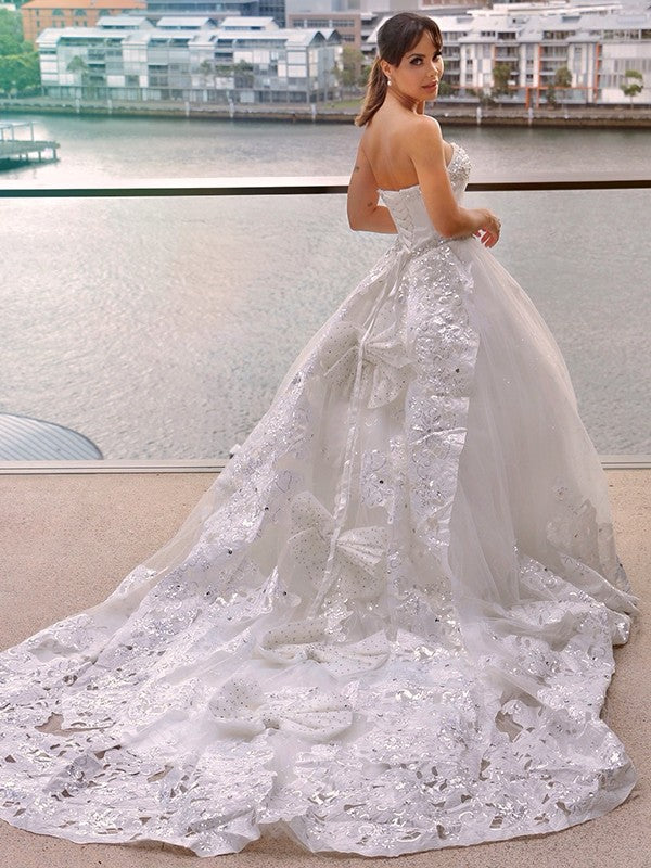 Elegant sheer sweetheart stickers sleeveless cathedral dress wedding dress