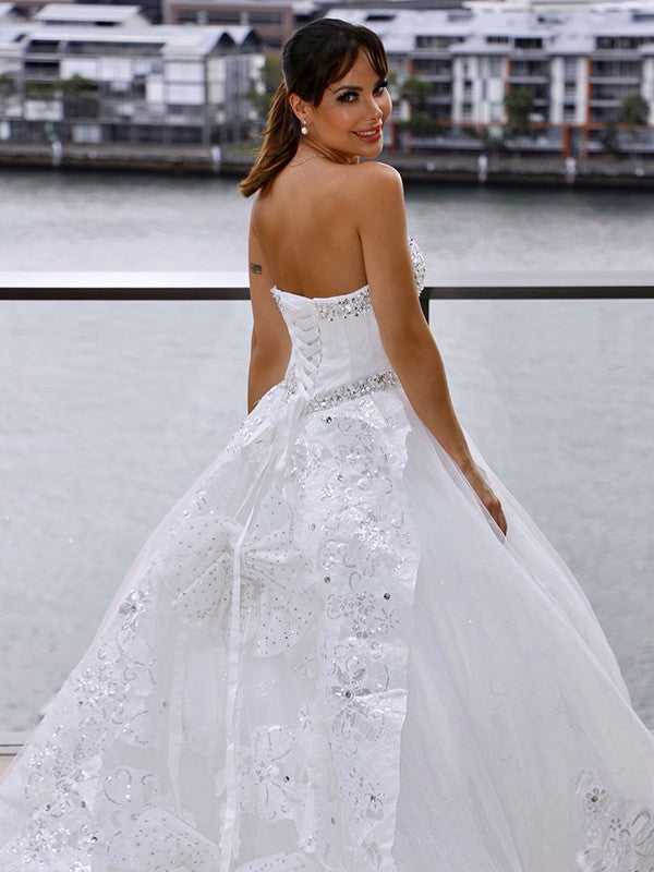Elegant sheer sweetheart stickers sleeveless cathedral dress wedding dress