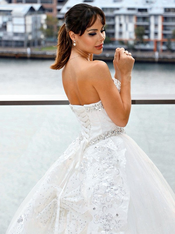 Elegant sheer sweetheart stickers sleeveless cathedral dress wedding dress