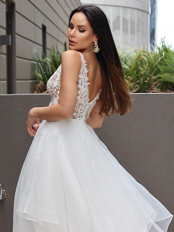 Elegant Princess Style Lace Ruffle Edge V-neck Sleeveless Sweeper/Brush Tail Wedding Dress