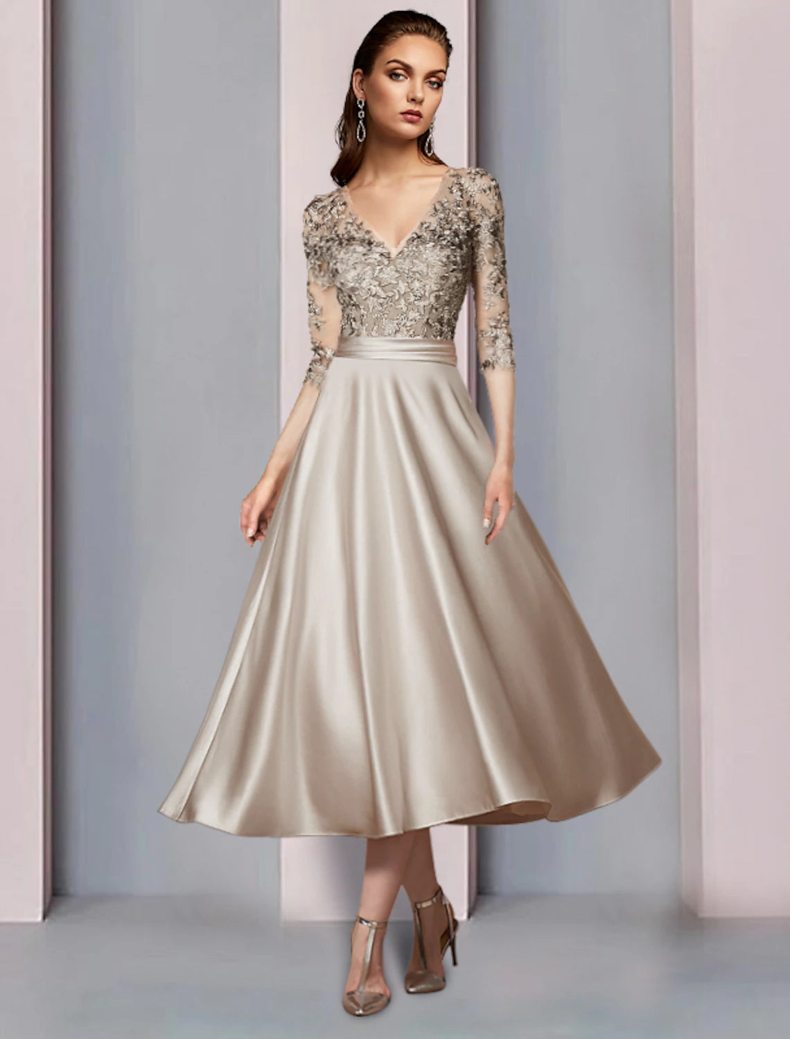 A-shaped Bride Mom Dress Wedding Guests are dignified with V-neck tea long satin lace half sleeve pleated stickers