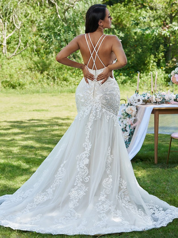 Trumpet shaped lace with ruffled edges thin shoulder straps sleeveless large hem strapless wedding dress
