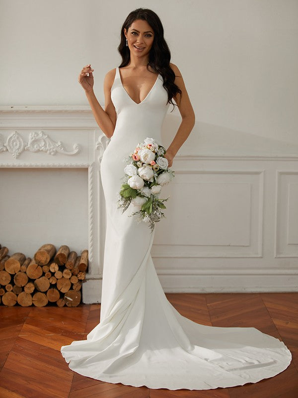 Slim fit straight tube elastic crepe V-neck sleeveless palace tail wedding dress