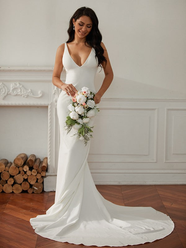 Slim fit straight tube elastic crepe V-neck sleeveless palace tail wedding dress