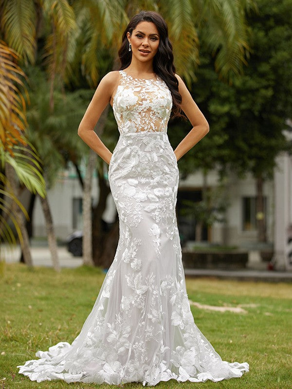 Hollow column lace spoon shaped sleeveless large hem strapless wedding dress
