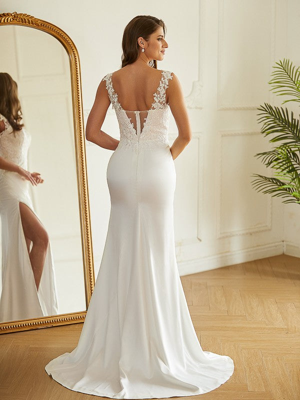 Hollow column lace V-neck sleeveless hem strapless wedding dress