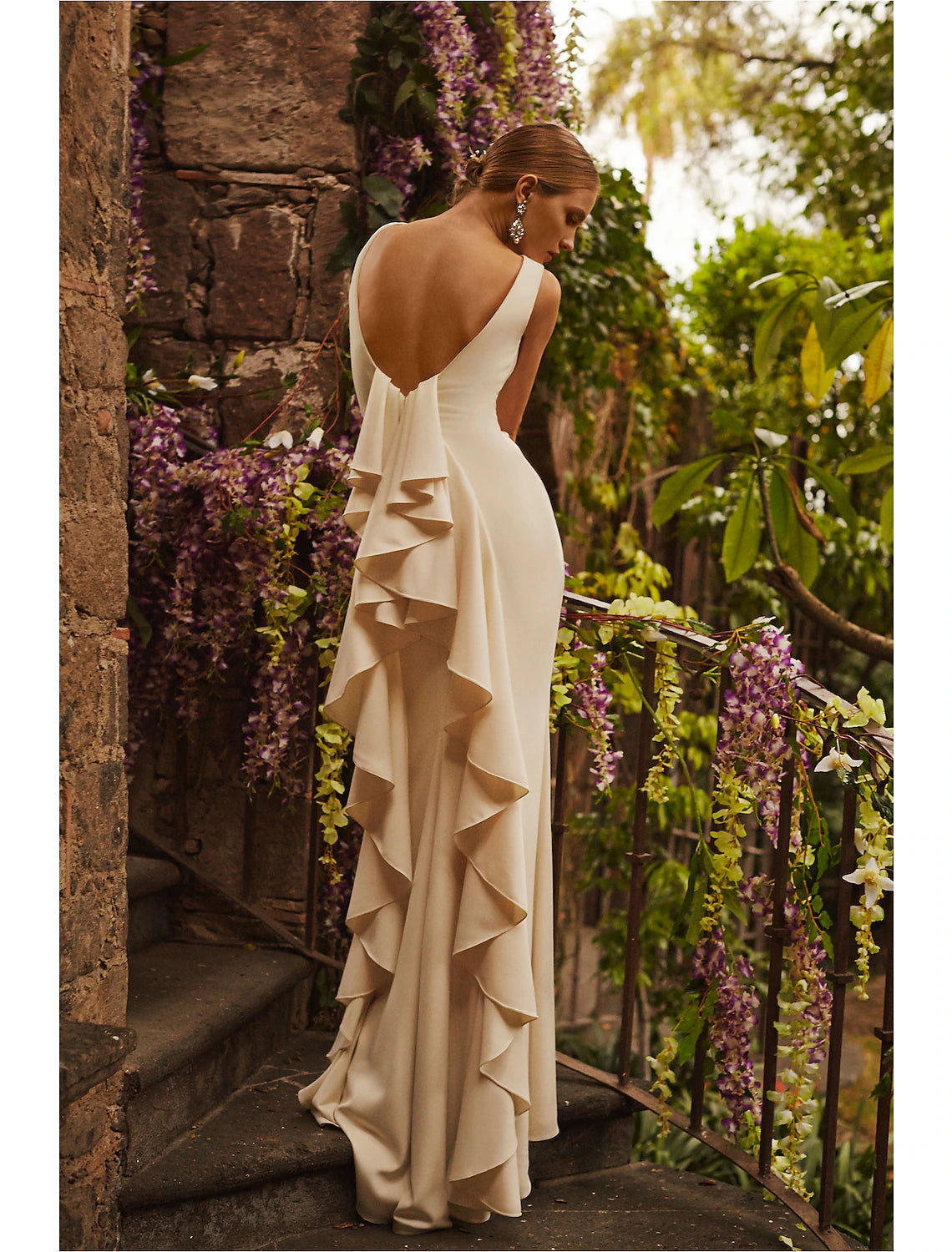 Backless minimalist wedding dress with tight columns, low round neckline, velvet tail, elastic fabric, bridal dress, pendant, summer wedding party
