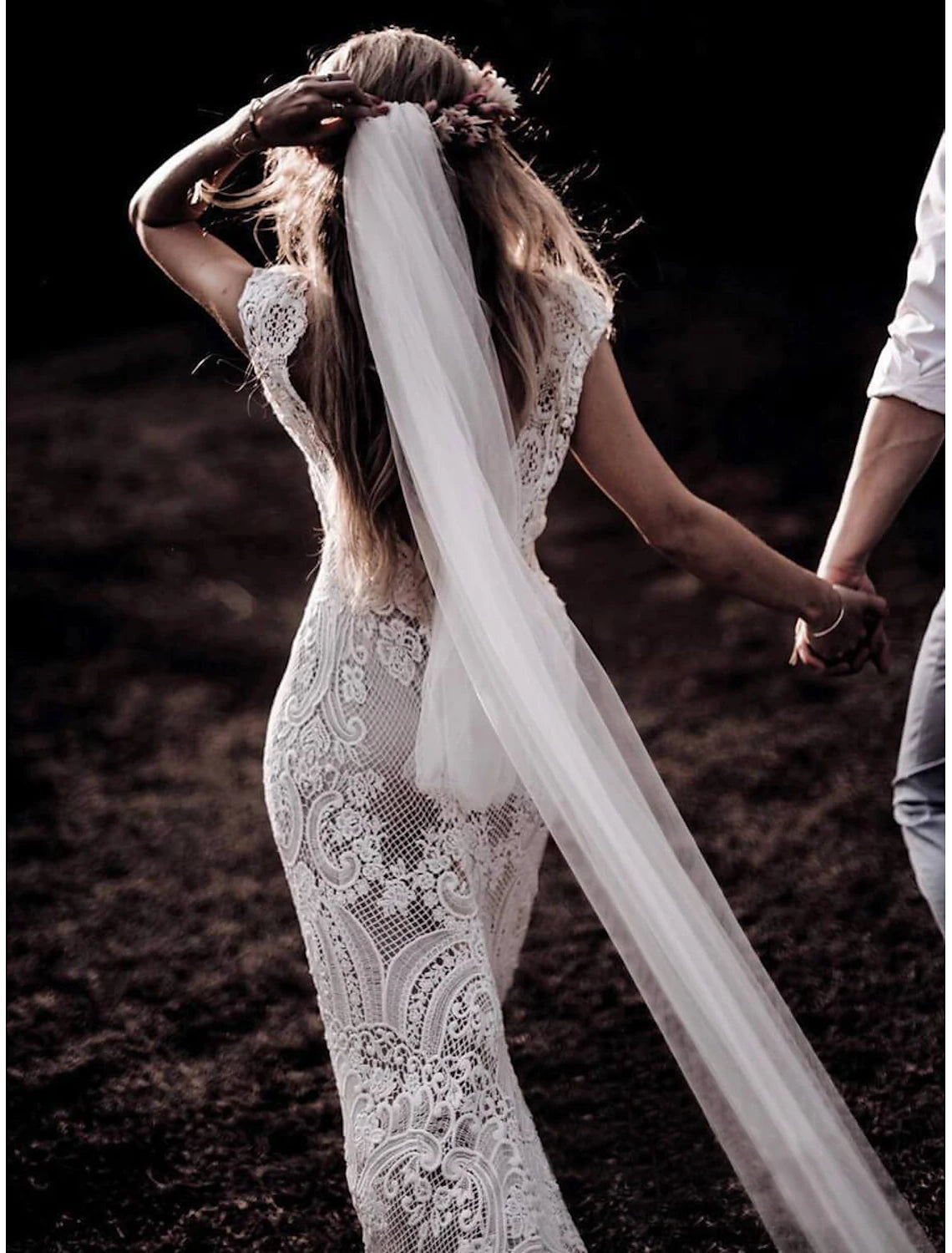 Beach Bohemian style wedding dress, mermaid horn, V-neck, cover sleeve, palace drag tail, lace bride dress with stickers