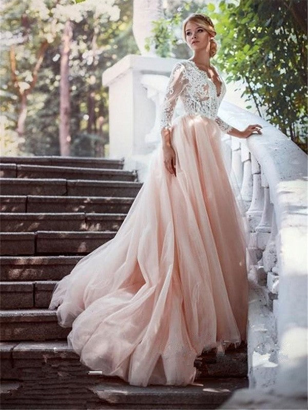 A beautiful ball dress with a V-neck palace hem, long sleeved stickers, thin gauze wedding dress