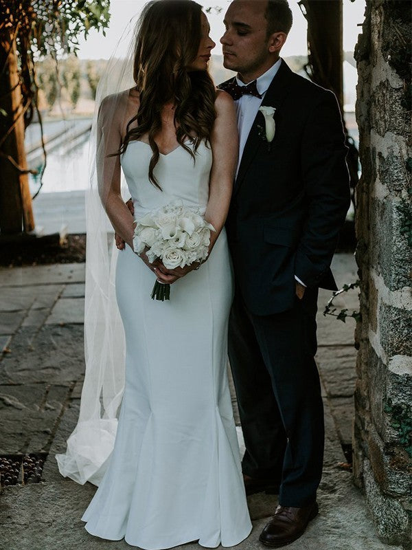 Sweet Sleeveless/Brushed Skirt Wedding Satin Wedding Dress