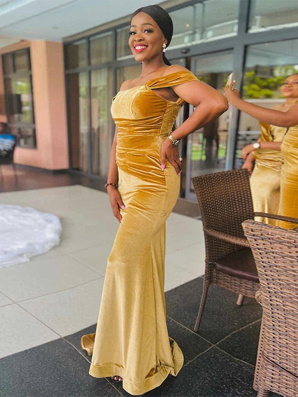 Slim fit velvet pleated off shoulder sleeveless broomstick tail bridesmaid dress