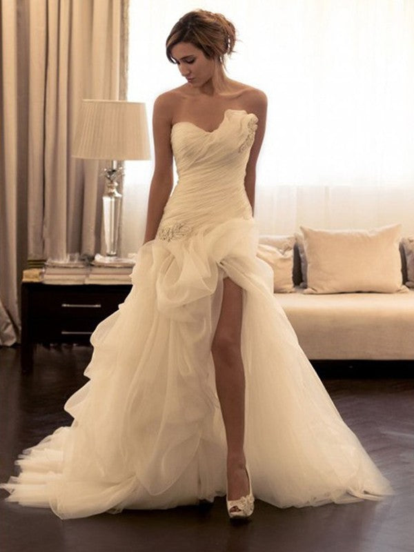 Sweet and Elegant Beaded Sweetheart Sleeveless Brush Train Wedding Dress
