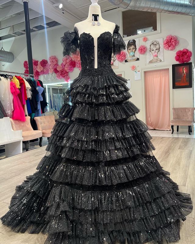 Sexy and elegant strapless sheer layered long ball dress