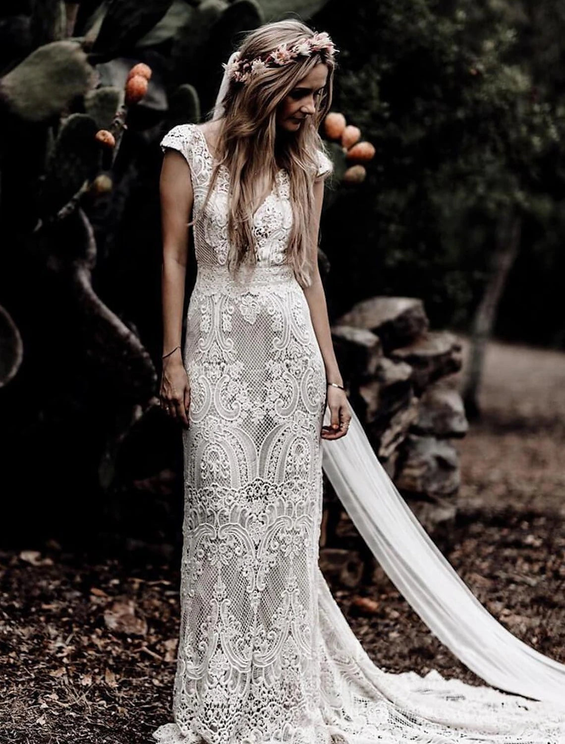 Beach Bohemian style wedding dress, mermaid horn, V-neck, cover sleeve, palace drag tail, lace bride dress with stickers