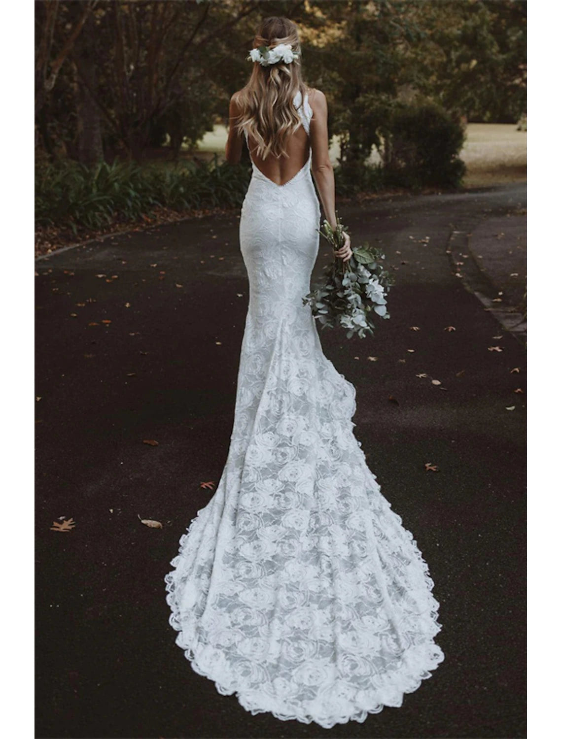 Beach Open Back Boho Wedding Dresses Mermaid Trumpet Halter Neck Sleeveless Chapel Train Lace Bridal Gowns With Appliques Solid Color