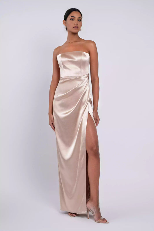 Fashionable and elegant structure, full of tight corset, slit skirt, strapless Bridesmaid Dresses