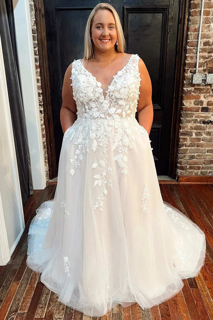 Floral Lace V-Neck A-Line Wedding Dress with Pockets