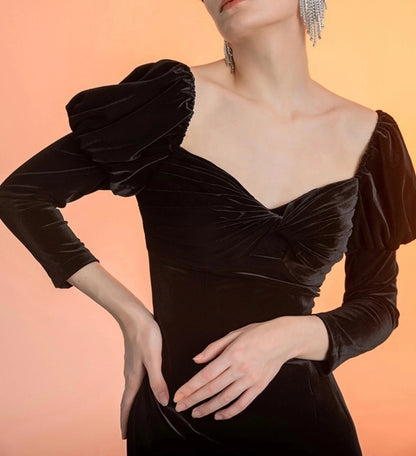 Long Sleeves Sweetheart Neckline Sheath Velvet Prom Dress Thigh Slit