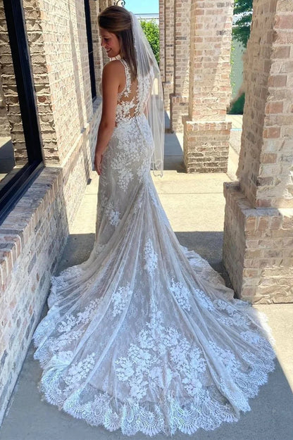 Off-White Lace V-Neck Mermaid Long Wedding Dress