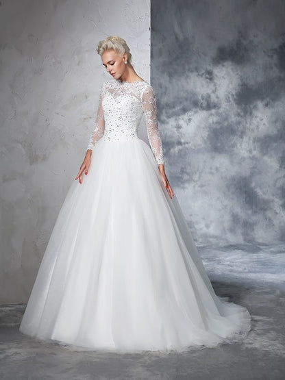 Beautiful and elegant lace long sleeved wedding dress