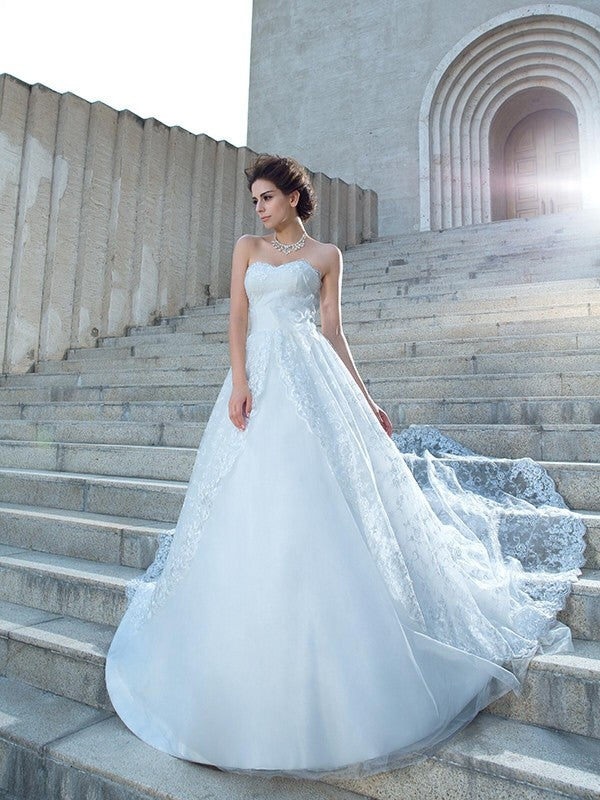 Elegant lace sleeveless long ground length formal wedding dress