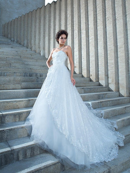 Elegant lace sleeveless long ground length formal wedding dress