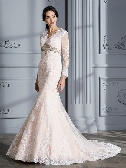 Slim fit mermaid V-neck beaded long sleeved strapless tulle wedding dress