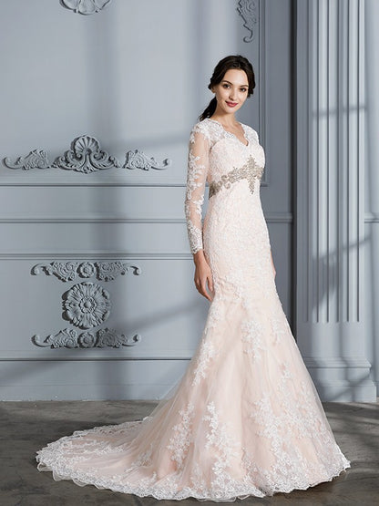 Slim fit mermaid V-neck beaded long sleeved strapless tulle wedding dress