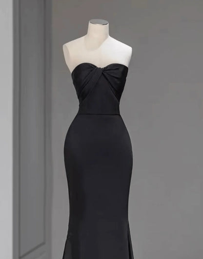 Simple Gothic Black Off Shoulder Forming Fitting Evening Gown