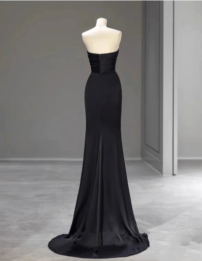 Simple Gothic Black Off Shoulder Forming Fitting Evening Gown