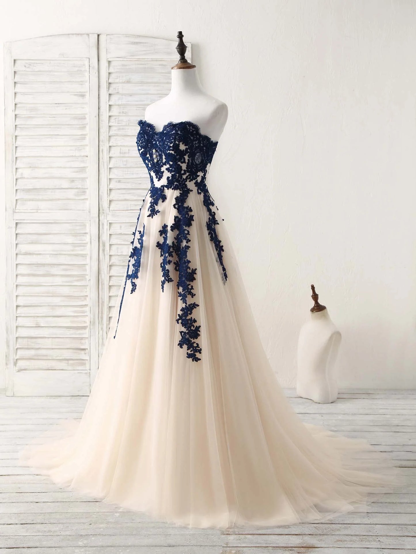 A-Line Sweetheart Tulle Lace Applique Burgundy Long Bridesmaid Dress