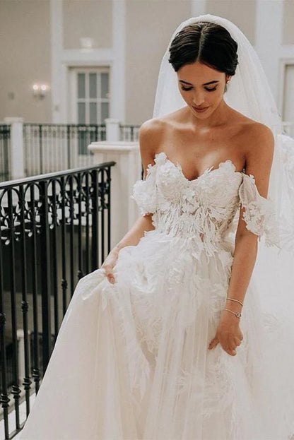 A-line Sweetheart Short sleeved Elegant Tulle Embroidered Wedding Dress