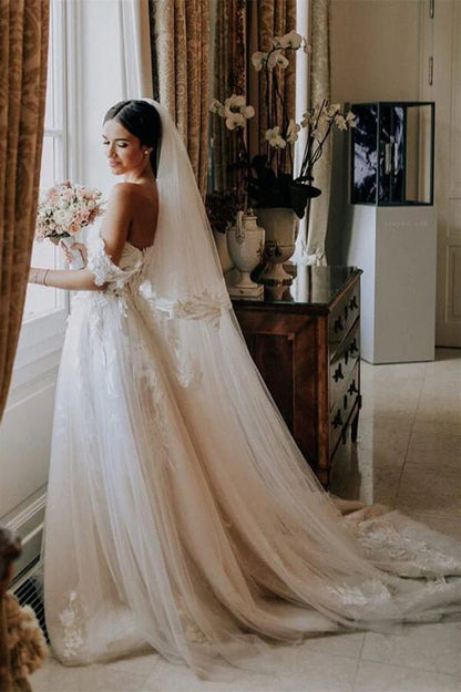 A-line Sweetheart Short sleeved Elegant Tulle Embroidered Wedding Dress