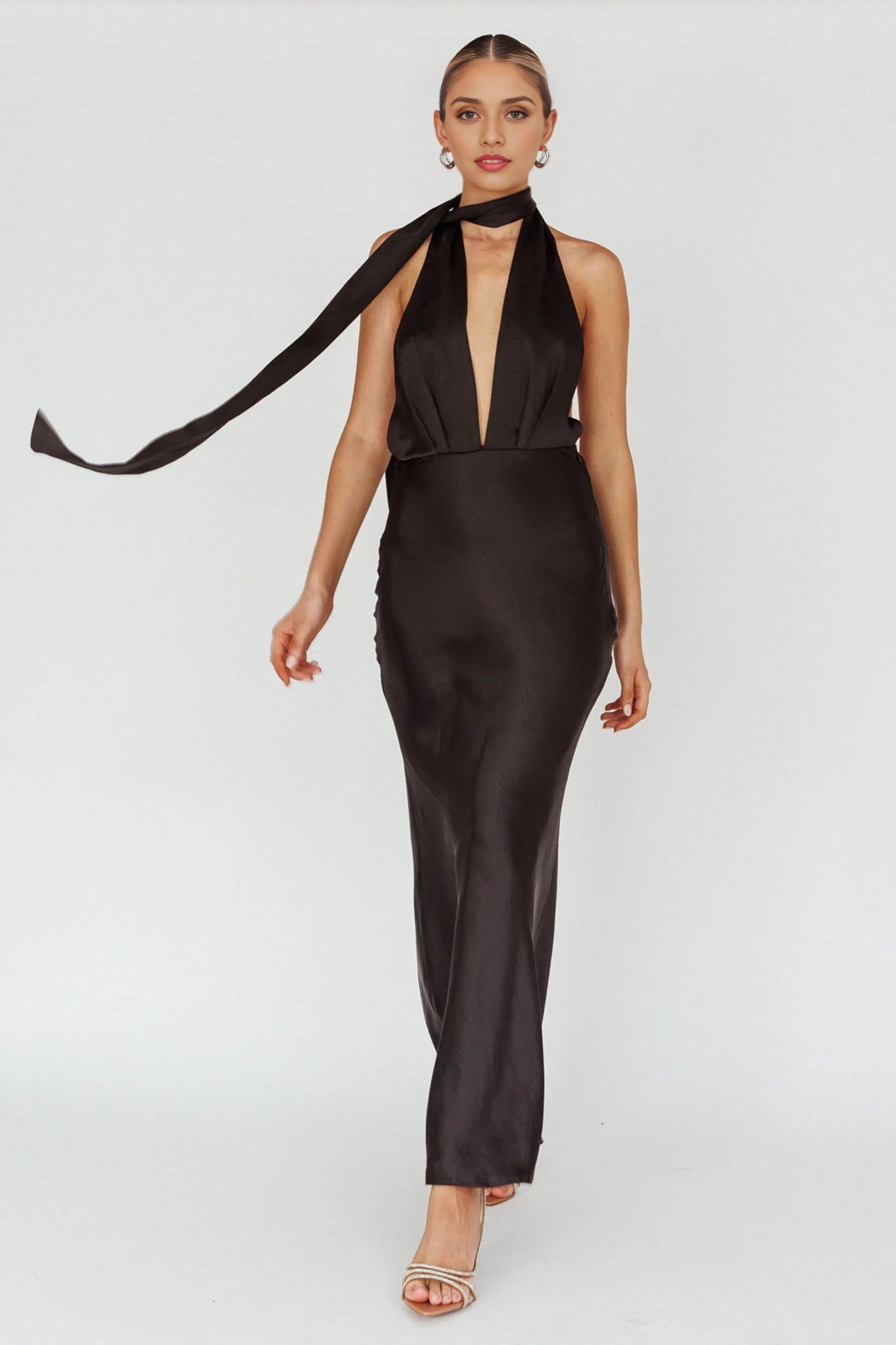 Absolutely stunning deep V-neck backless low back strap with adjustable side zipper bridesmaid dress