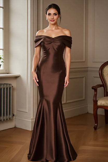 A charming mermaid satin off shoulder slim fit strapless bridal mother dress