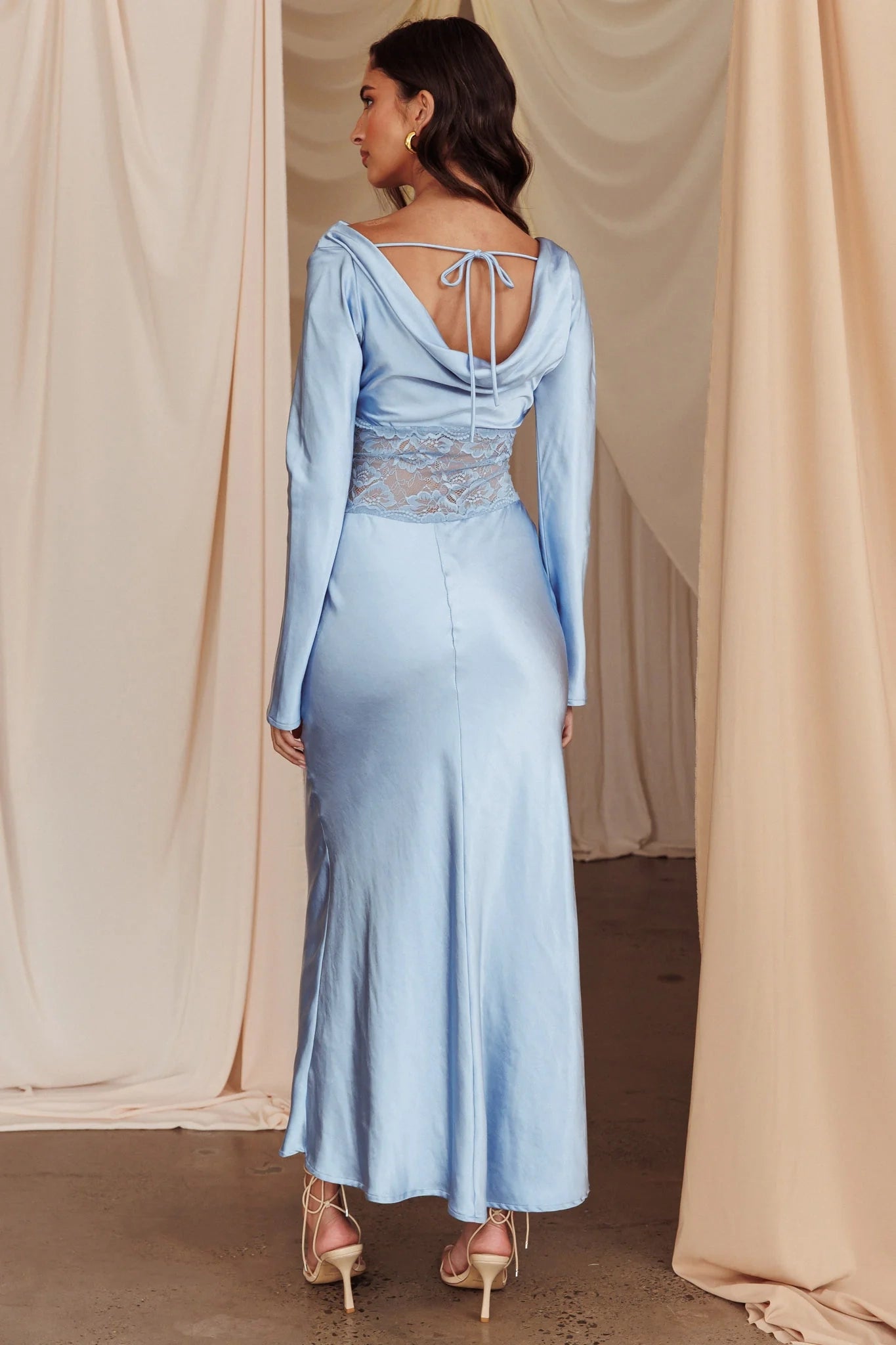 Beautiful unlined lace waist with zipper bridesmaid dress on the side