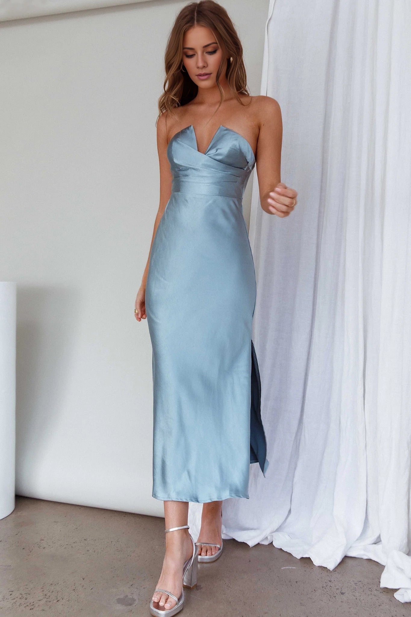 Charming satin tight corset with bone on both sides and zipper on the back bridesmaid dress
