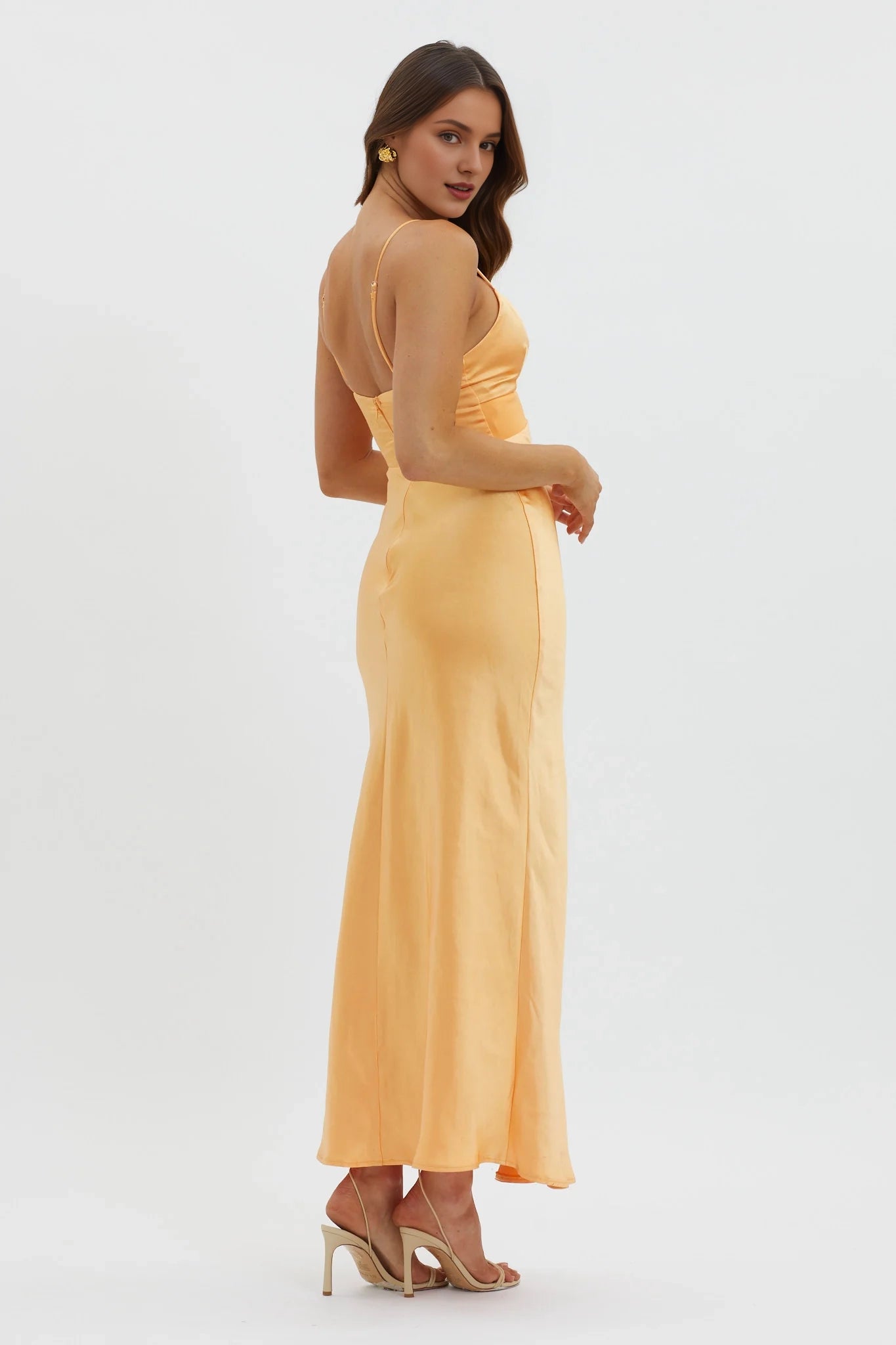 Cute keyhole design, partially lined with adjustable straps, back with zipper bridesmaid dress