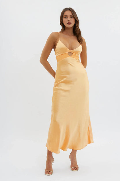 Cute keyhole design, partially lined with adjustable straps, back with zipper bridesmaid dress
