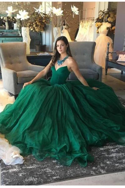 Elegant and beautiful green ball dress sleeveless ball dress