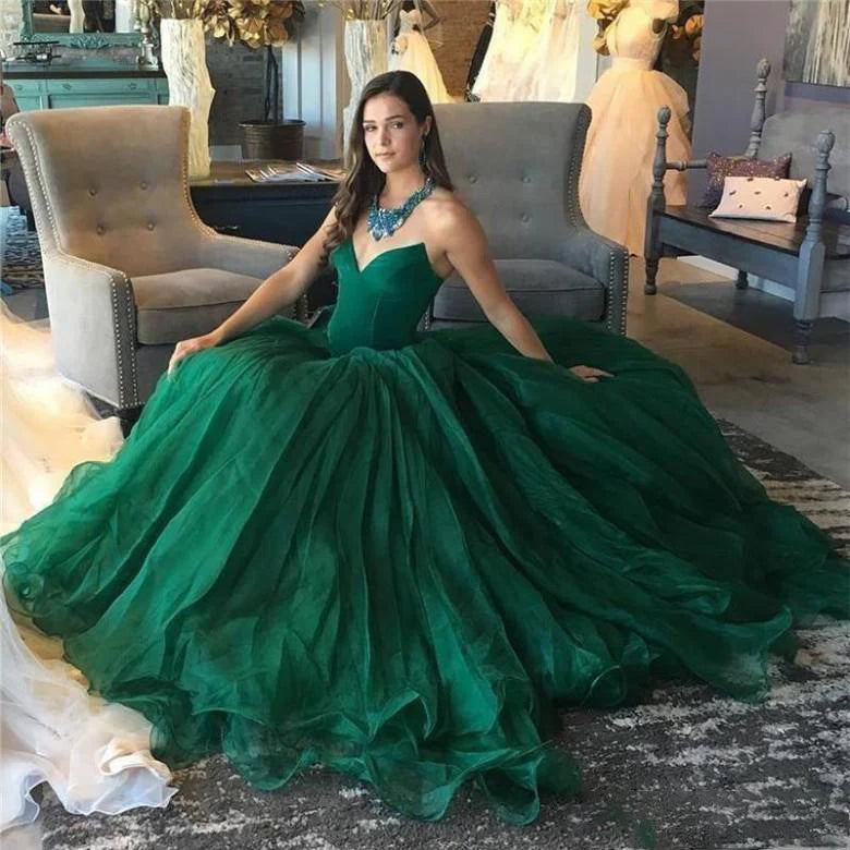Elegant and beautiful green ball dress sleeveless ball dress