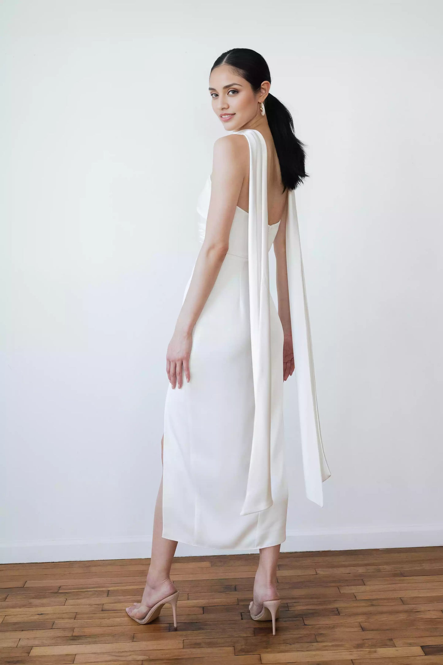 Elegant imitation wrapped luxurious satin tight corset with round neck and slit for Evening Dresses