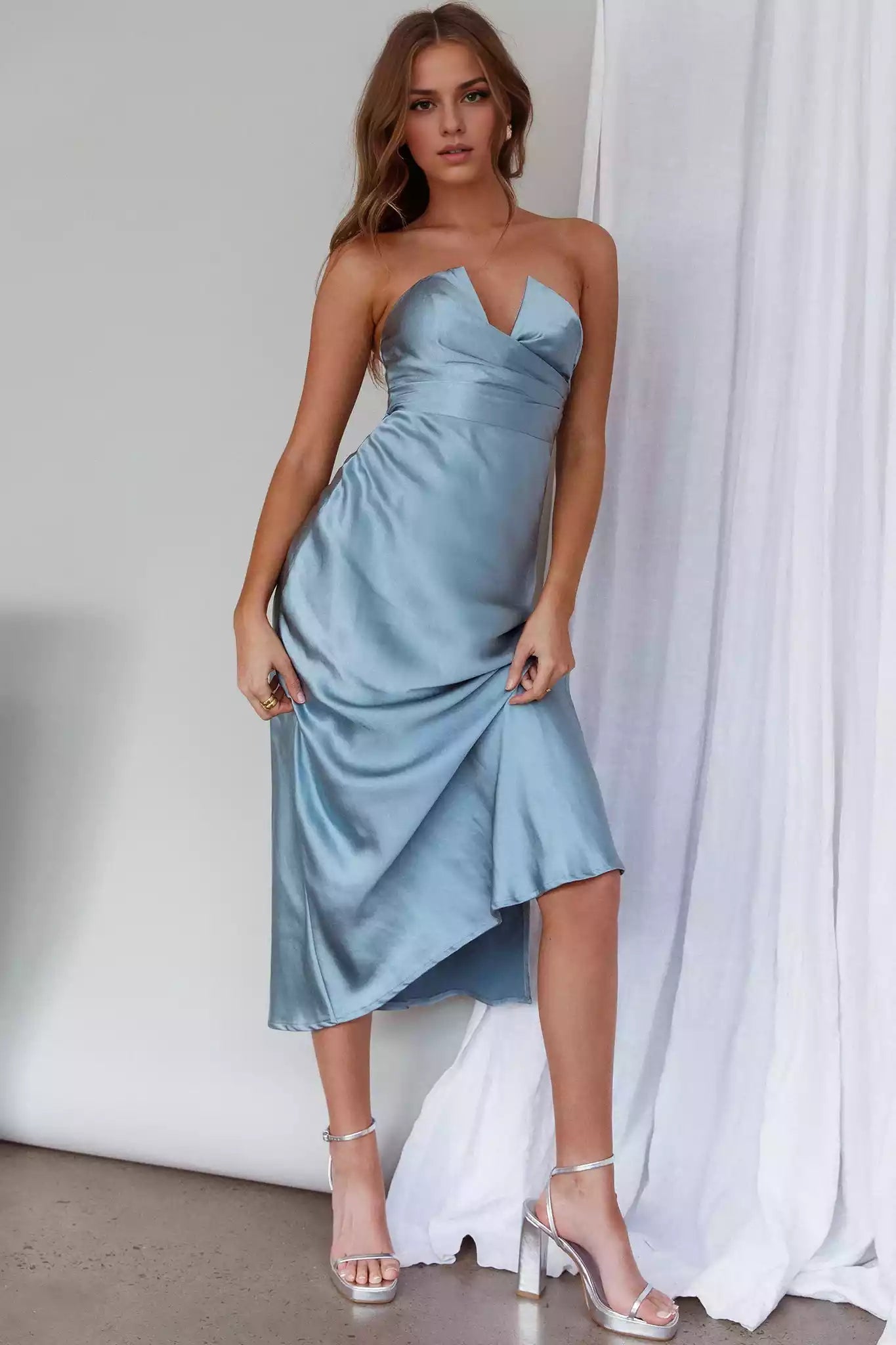 Elegant mid length lined corset with slit and zipper at the back Bridesmaid Dresses