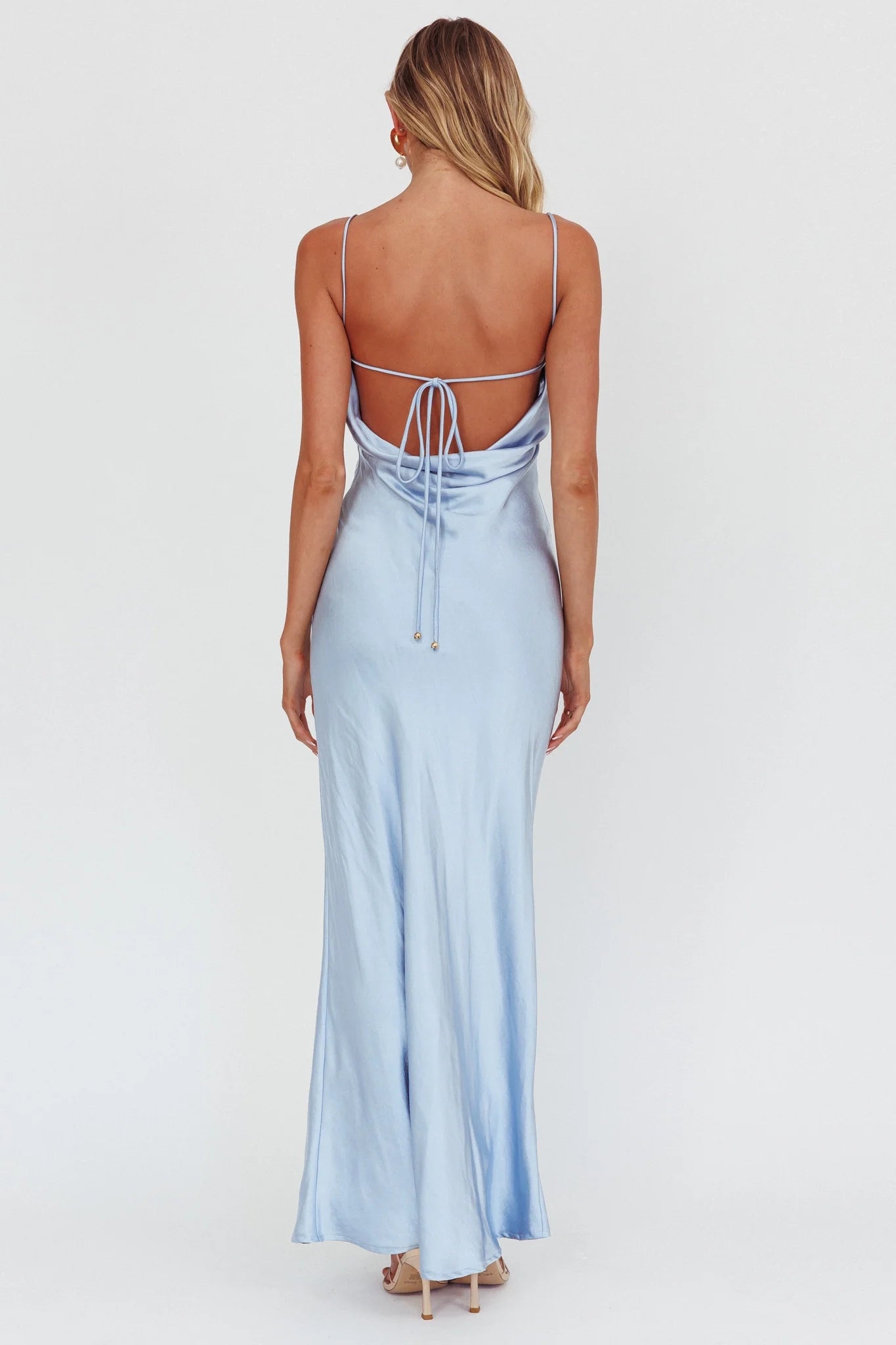 Elegant rose knot side zipper creates a stunning bridesmaid dress design