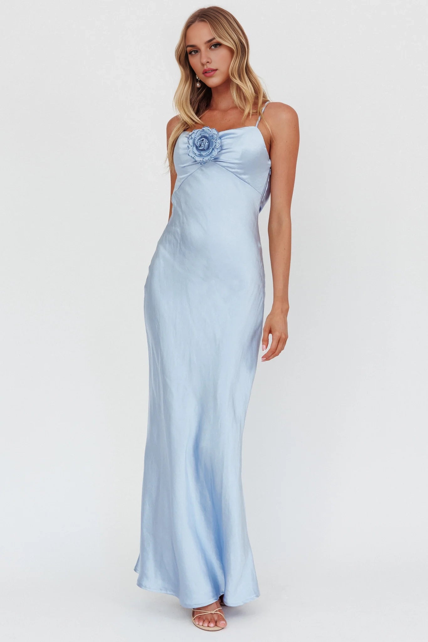 Elegant rose knot side zipper creates a stunning bridesmaid dress design